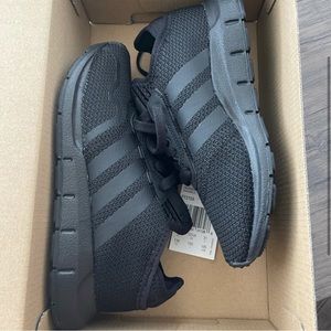 Kids Black Adidas Tennis Shoes NWT Swift Run 13k New With Tags